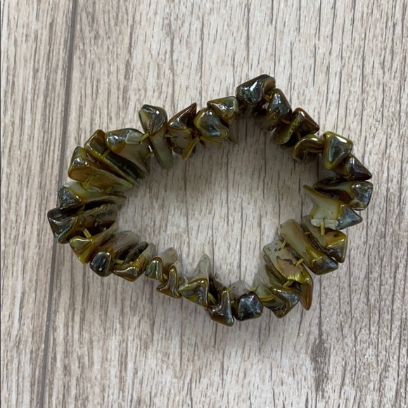 Green abalone cuff bracelet - Picture 3 of 5